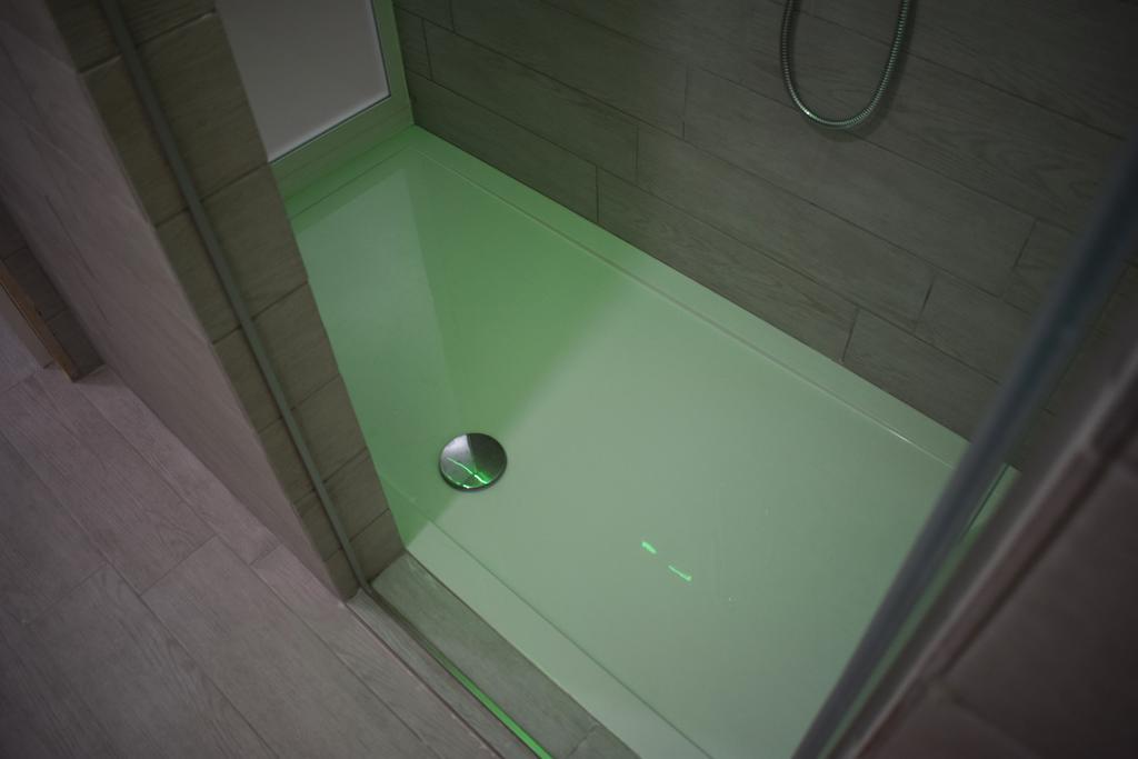 Shower Shows Marsala Camera foto